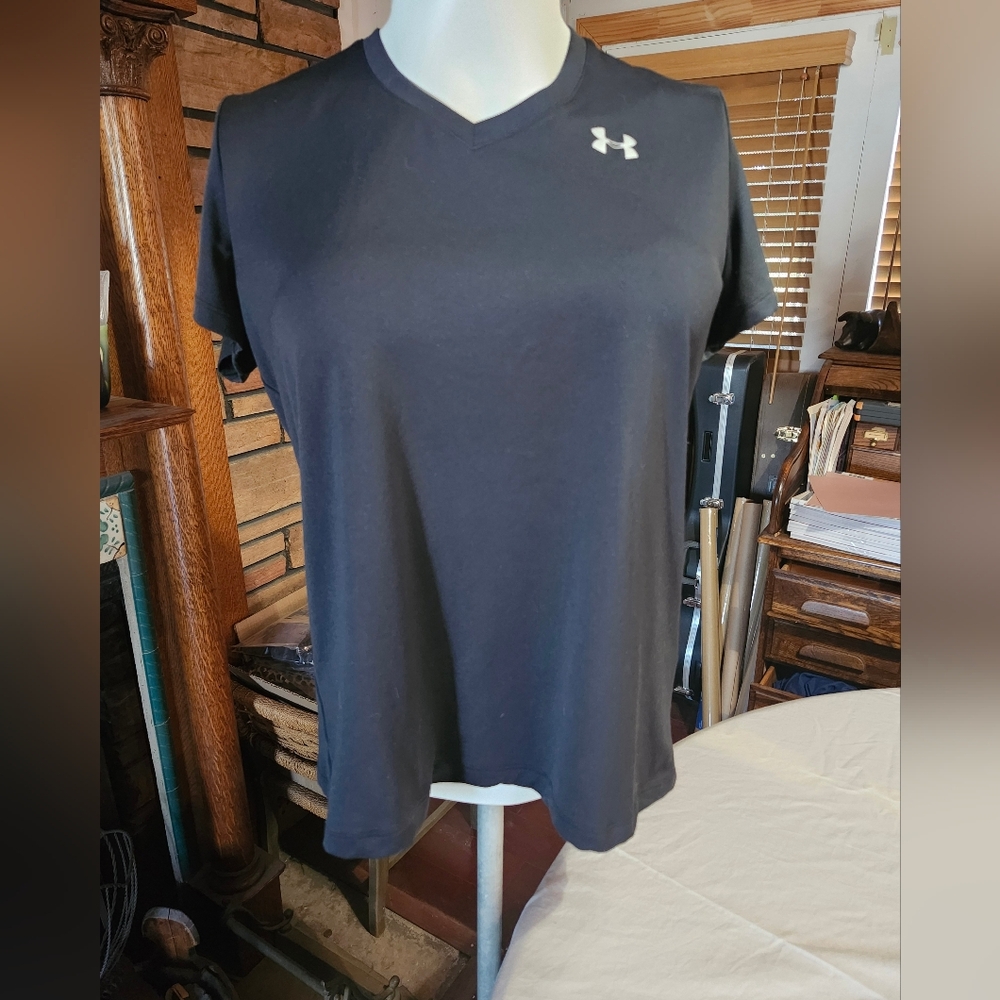 Under Armour HeatGear V-Neck Short Sleeve Top In Black Colorway Women's Size XL